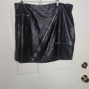 Fashion nova faux leather zippered detail mini skirt women's size 2XL